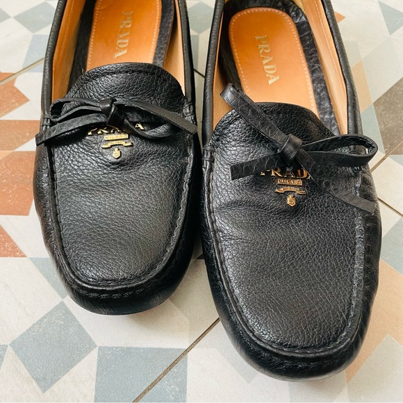 Prada // Women’s Black Leather Driving Loafer with Gold Logo Detail, Sz Eu 38.5 - Picture 2 of 11